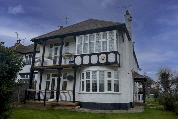 2 Bedroom Flat To Rent In The Drive, Chalkwell, SS0