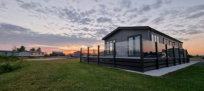 3 Bedroom Mobile/park Home For Sale In Coast Road, Berrow, Burnham-On-Sea, TA8