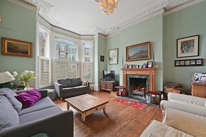 4 Bedroom Maisonette For Sale In Coverdale Road, London, W12