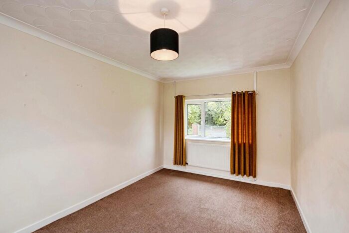 2 Bedroom Detached House For Sale In Station Road, Grovesend, Swansea, SA4