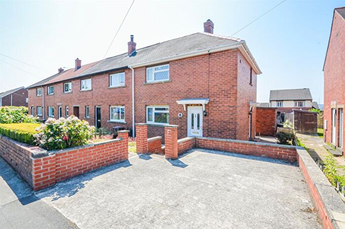 2 Bedroom Town House For Sale In Headlands Road, Ossett, WF5