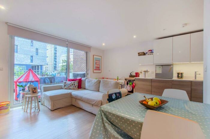 2 Bedroom Flat To Rent In Seafarer Way, Bermondsey, London, SE16