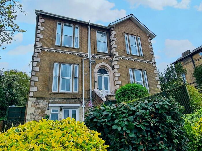 Studio To Rent In West Hill Road, Ryde, PO33