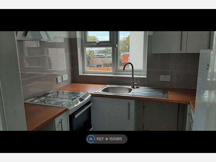 3 Bedroom Flat To Rent In Ribblesdale Avenue, Northolt, UB5