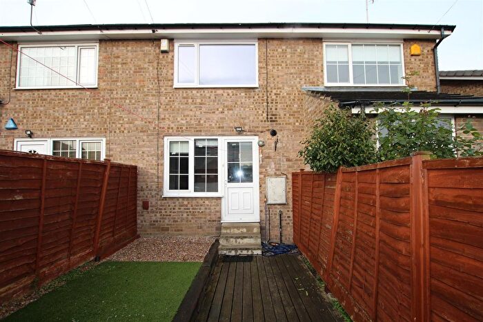 2 Bedroom Town House To Rent In New Park Way, Farsley, Pudsey, LS28