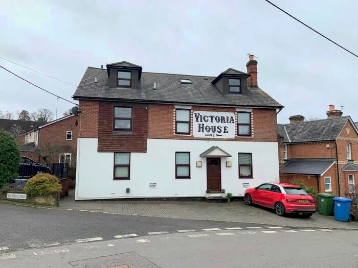 2 Bedroom Flat To Rent In High Street, Little Sandhurst, Sandhurst, GU47