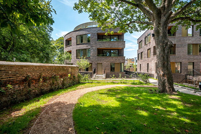 2 Bedroom Apartment For Sale In Hackney Gardens, E8