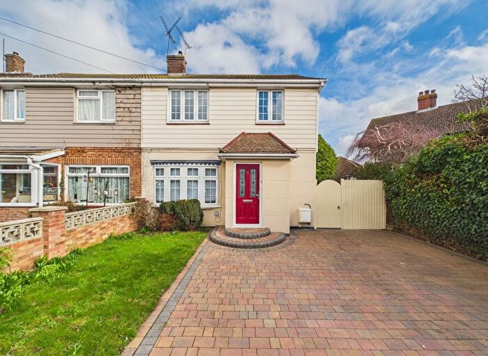 3 Bedroom Semi-Detached House For Sale In Second Avenue, Stanford-Le-Hope, SS17