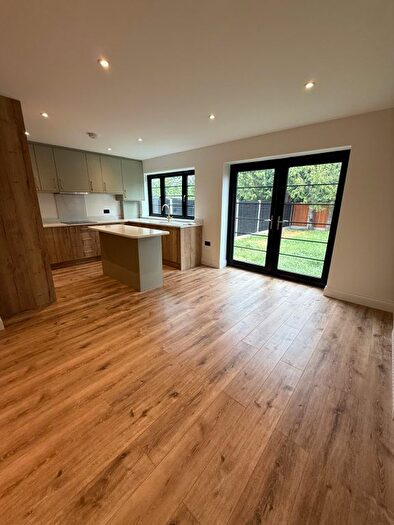 2 Bedroom Flat To Rent In Greenford Avenue, W7