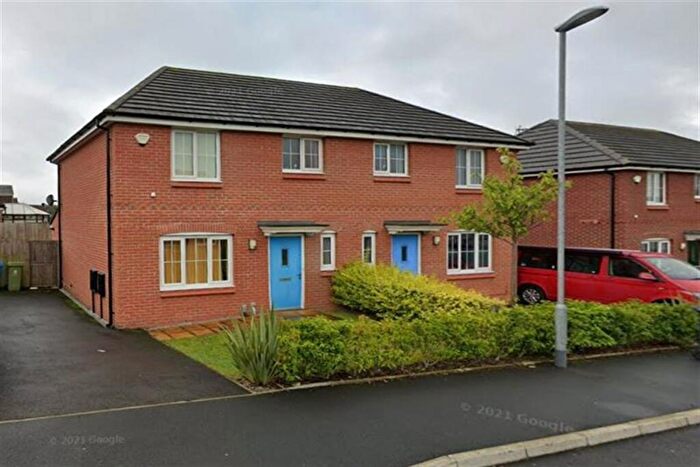 3 Bedroom Semi-Detached House To Rent In Fernhurst Street, Chadderton, OL1