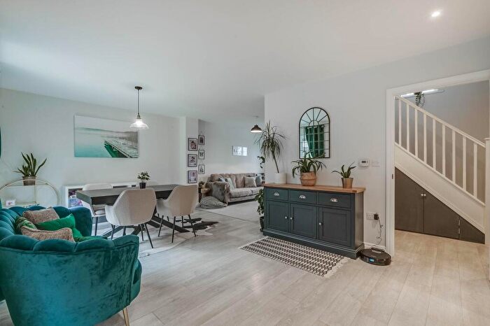 4 Bedroom Semi-Detached House For Sale In Sandhill Close, Millbrook, MK45