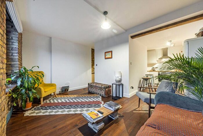 1 Bedroom Flat To Rent In Arcadia Court, Old Castle Street, E1