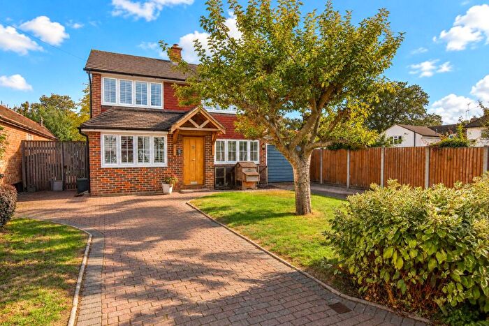 4 Bedroom Detached House For Sale In Lovelace Close, Effingham Junction, KT24