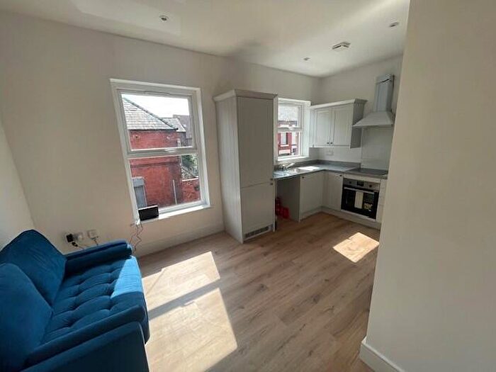 2 Bedroom Flat To Rent In Sandhurst Street, L17