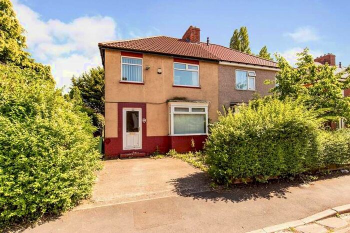 3 Bedroom Semi-Detached House To Rent In Zetland Road, Stockton-on-tees, Durham, TS19