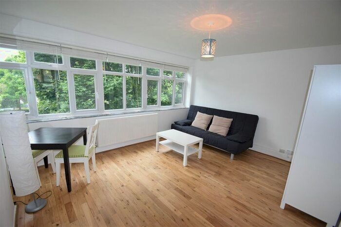Studio To Rent In Burns Road, London, SW11