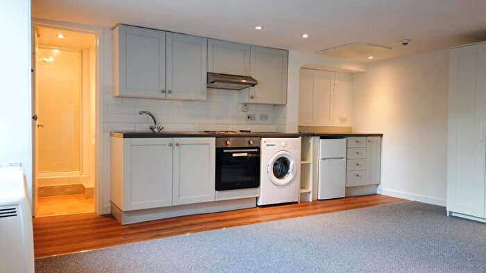 Studio To Rent In Balmoral Place, Halifax, HX1