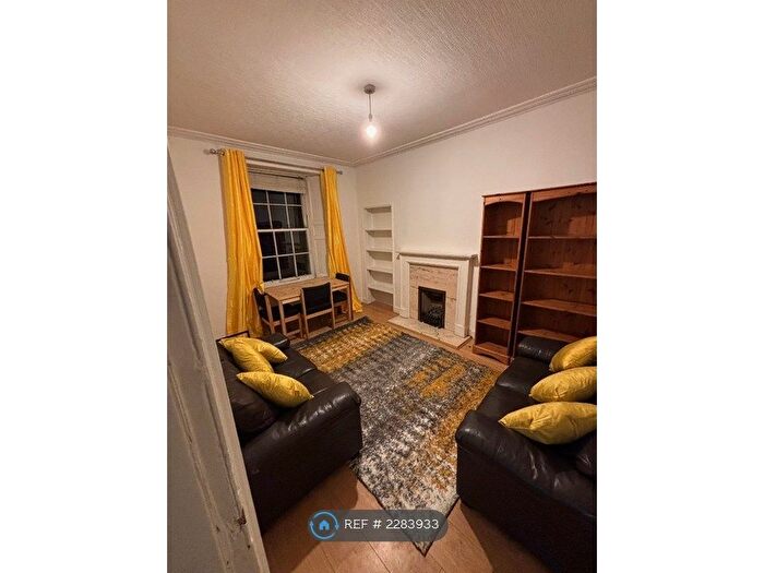 3 Bedroom Flat To Rent In Buccleuch Terrace, Edinburgh, EH8