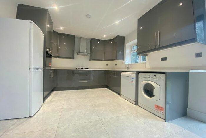 4 Bedroom Bungalow To Rent In Hayfield Road, Orpington, BR5