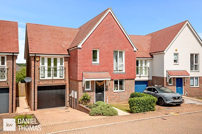 4 Bedroom Detached House For Sale In Nursery Rise, Waltham Abbey, EN9