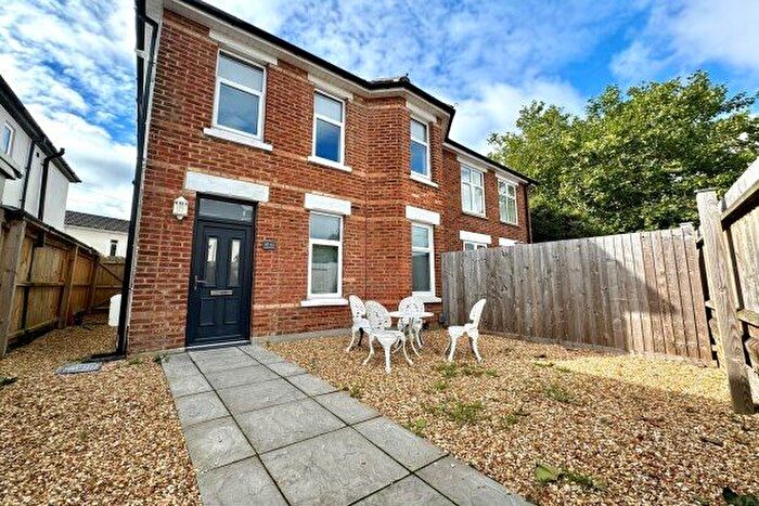 2 Bedroom Flat To Rent In Richmond Park Road, Bournemouth, BH8