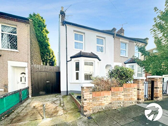 4 Bedroom Semi-Detached House To Rent In Waverley Road, London, SE18