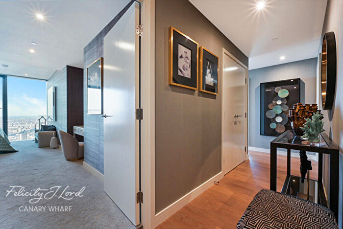 3 Bedroom Apartment To Rent In Marsh Wall, London, E14