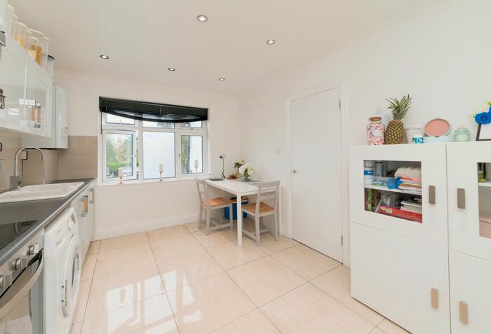 1 Bedroom Flat To Rent In Vista Way, Harrow, HA3