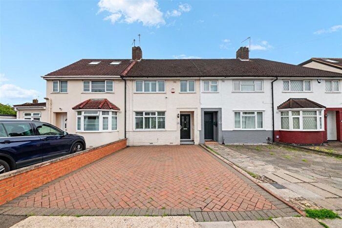 3 Bedroom Terraced House For Sale In Cavendish Avenue, Ruislip, HA4