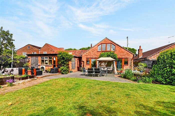 5 Bedroom Detached House For Sale In Easingwold Road, Huby, York, YO61