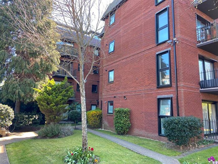 2 Bedroom Flat For Sale In Savill Row, Woodford Green, IG8