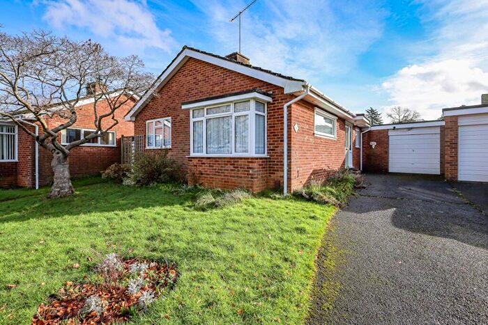 3 Bedroom Bungalow For Sale In Patricks Copse Road, Liss, Hampshire, GU33