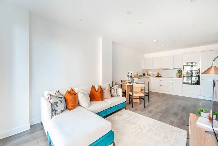 2 Bedroom Flat For Sale In South Oxhey Central, Watford, WD19