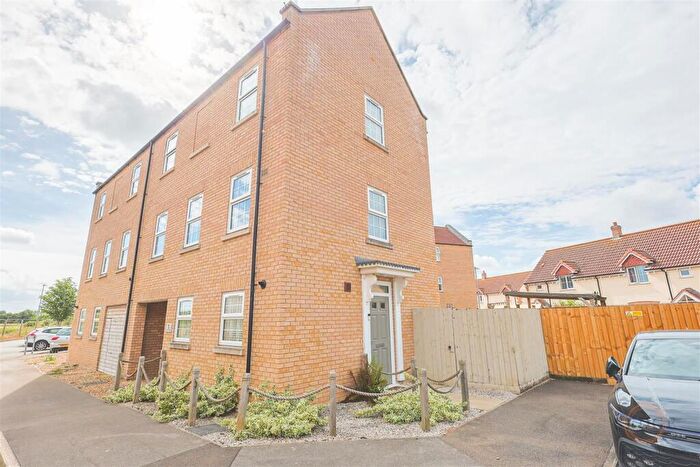 3 Bedroom Semi Detached House For Sale In Mears Court, Spalding, PE11