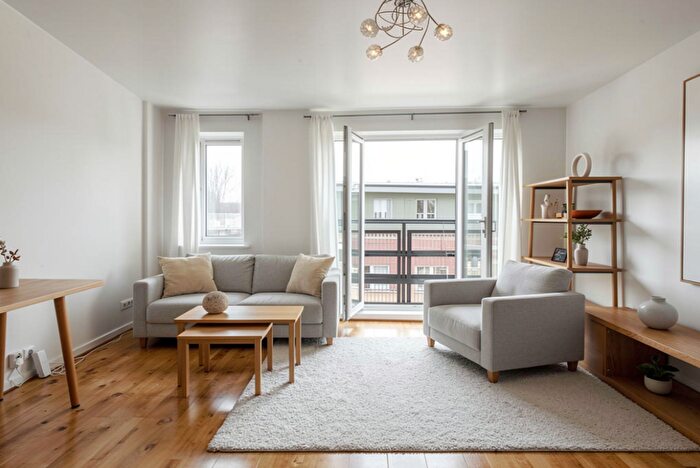 1 Bedroom Flat For Sale In Locksons Close, London, E14