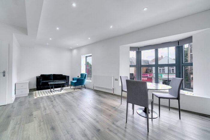 2 Bedroom Flat To Rent In Romford Road, Manor Park, London, E12