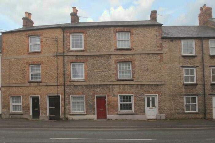 2 Bedroom Town House To Rent In Kings End, Bicester, OX26