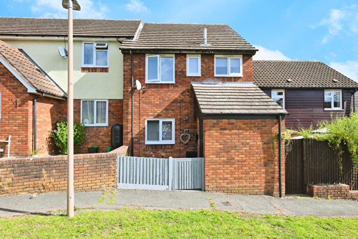 2 Bedroom End Of Terrace House For Sale In Kingfisher Rise, Stevenage, SG2