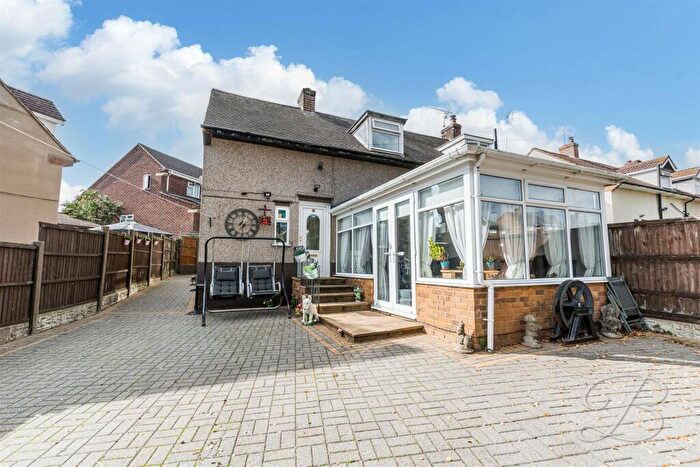 3 Bedroom Semi-Detached House For Sale In Newlands Drive, Forest Town, Mansfield, NG19