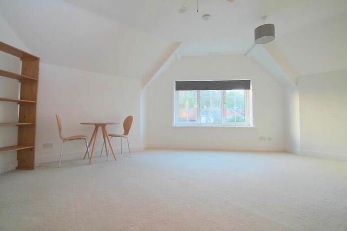 Studio To Rent In Harestone Valley Road, Caterham, CR3