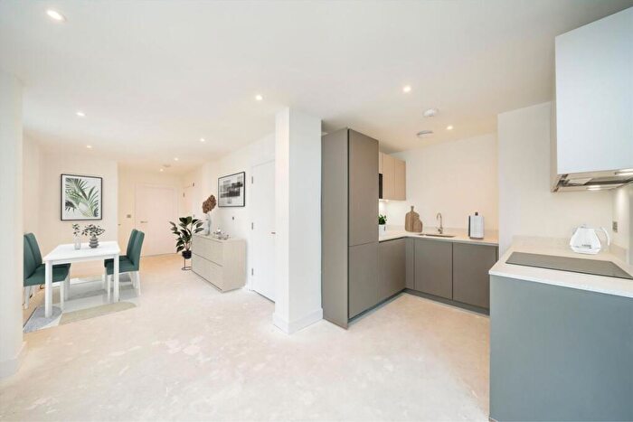 1 Bedroom Flat For Sale In Chatfield Road, Battersea, SW11