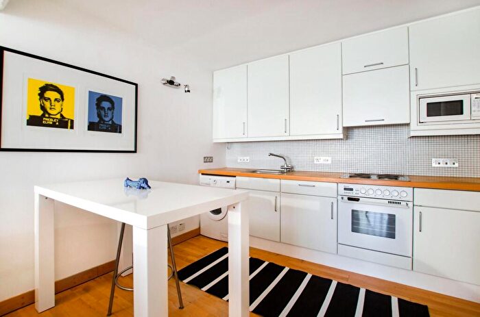 Maisonette To Rent In New Crane Place, Wapping, London, E1W