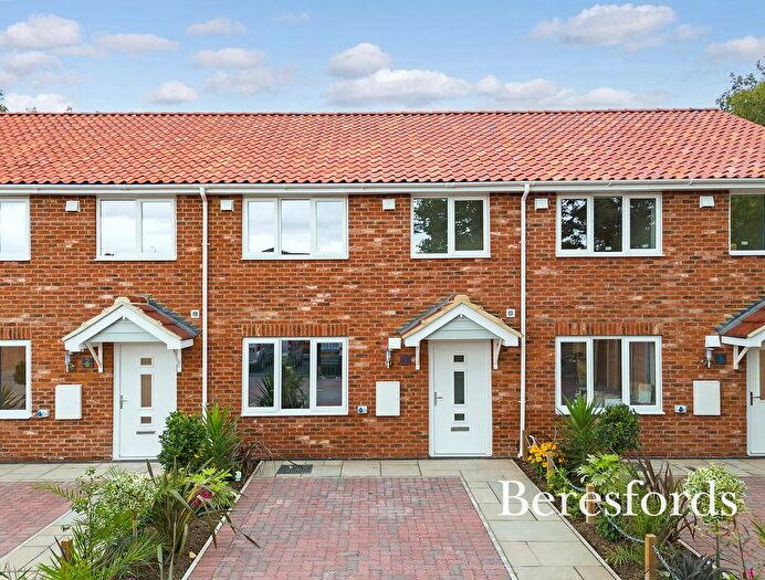 3 Bedroom Terraced House For Sale In Victoria Road, Romford, RM1