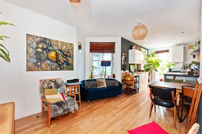2 Bedroom Flat For Sale In Newington Green Mansions, Green Lanes, London, N16