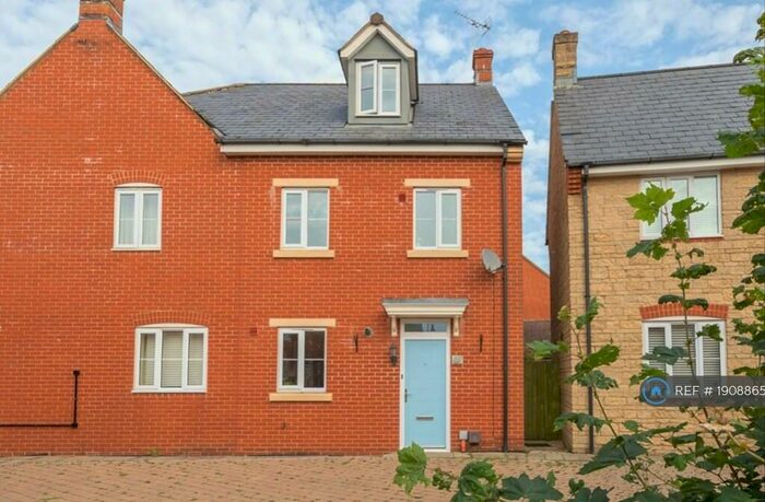 4 Bedroom Semi-Detached House To Rent In Mariner Road, Swindon, SN25