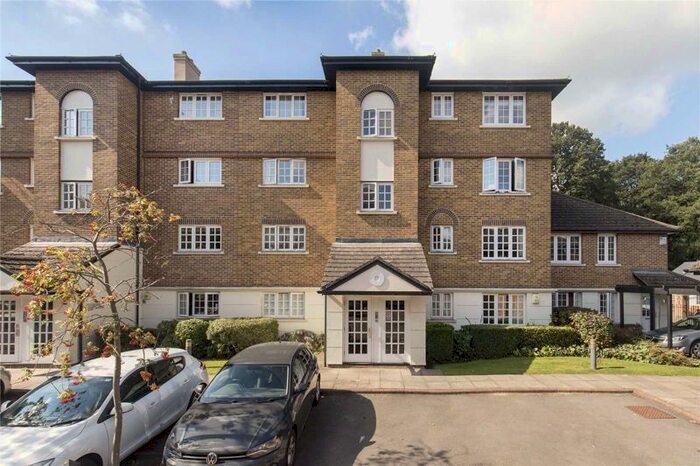 2 Bedroom Flat To Rent In Selhurst Close, London, SW19