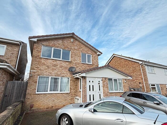 2 Bedroom Maisonette To Rent In Tennyson Drive, Newport Pagnell, MK16