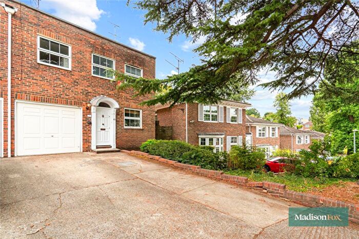 4 Bedroom End Terrace House To Rent In Hazelwood, Loughton, Essex, IG10