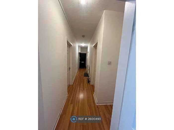 3 Bedroom Flat To Rent In Richmond Place, Edinburgh, EH8