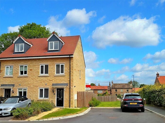 3 Bedroom Town House For Sale In Bunting Drive, Tockwith, York, North Yorkshire, YO26